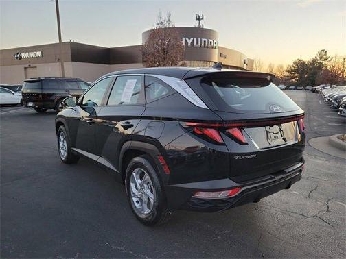 2023 Hyundai TUCSON SE