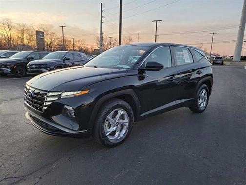 2023 Hyundai TUCSON SE