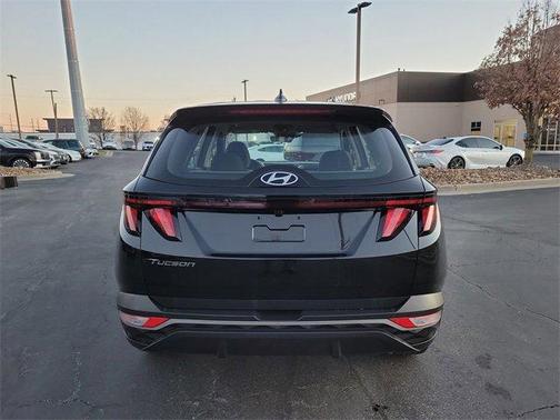 2023 Hyundai TUCSON SE