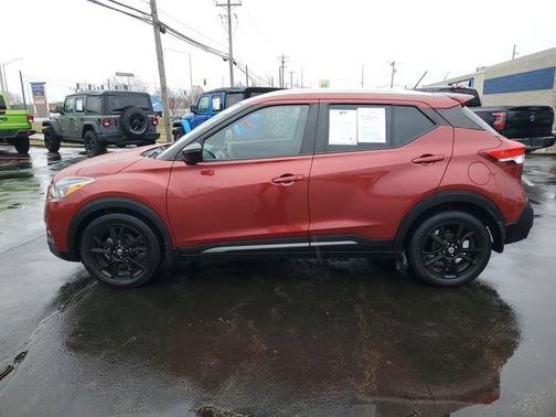 2020 Nissan Kicks SR