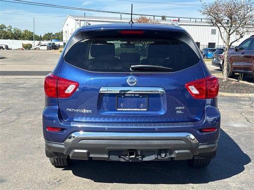 2017 Nissan Pathfinder SL
