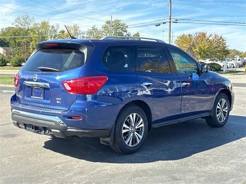 2017 Nissan Pathfinder SL