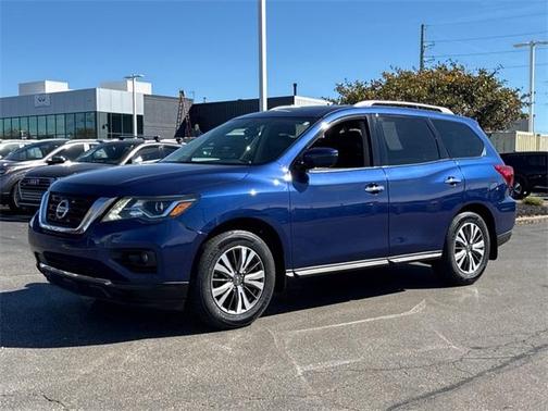 2017 Nissan Pathfinder SL