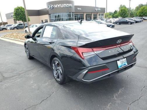 Black 2025 Hyundai ELANTRA HEV SEL