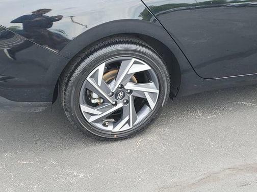 Black 2025 Hyundai ELANTRA HEV SEL