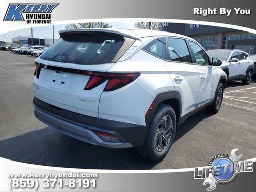 Pearl 2026 Hyundai TUCSON Hybrid Blue SE