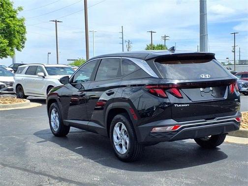 2022 Hyundai TUCSON SE