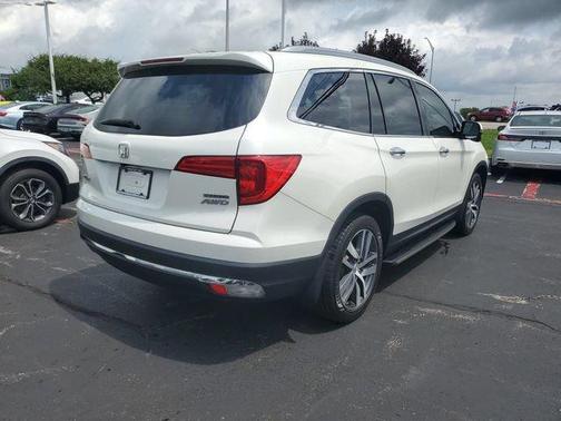 White Diamond Pearl 2018 Honda Pilot Touring