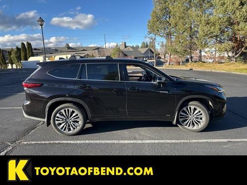 2021 Toyota Highlander Hybrid Platinum