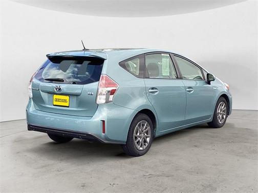 2016 Toyota Prius v Three