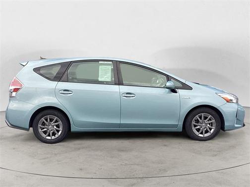 2016 Toyota Prius v Three