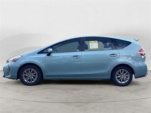 2016 Toyota Prius v Three