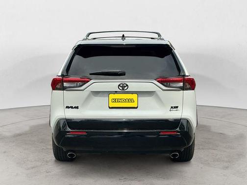 Wind Chill Pearl/Midnight Black Metallic 2025 Toyota RAV4 Hybrid SE