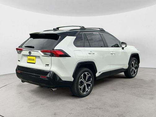 Wind Chill Pearl/Midnight Black Metallic 2025 Toyota RAV4 Hybrid SE