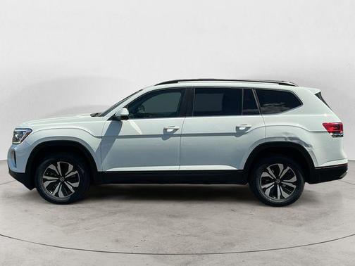 Pure White 2025 Volkswagen Atlas 2.0T SE