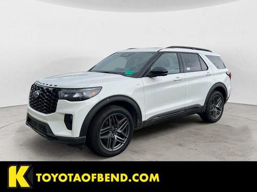 Star White Metallic Tri-Coat 2025 Ford Explorer ST-Line