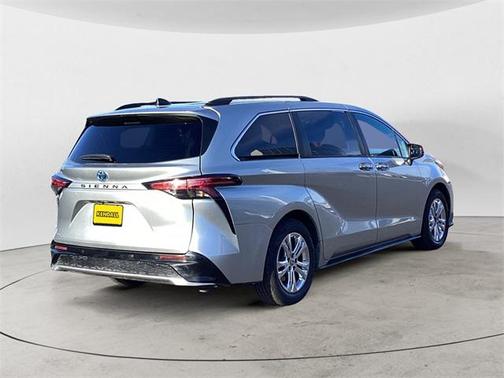 2022 Toyota Sienna XSE 7 Passenger