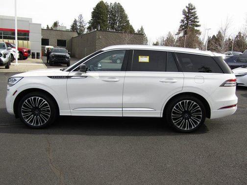 Pristine White Metallic Tri-Coat 2023 Lincoln Aviator Black Label AWD
