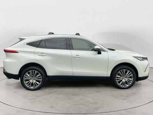 Blizzard Pearl 2021 Toyota Venza XLE