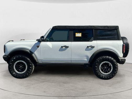 Oxford White 2021 Ford Bronco Badlands