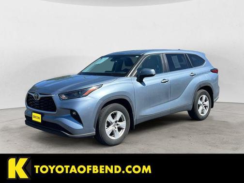 Moon Dust 2023 Toyota Highlander LE