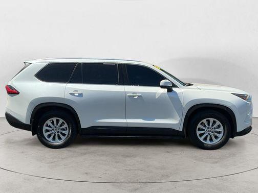 Pearl 2024 Toyota Grand Highlander XLE