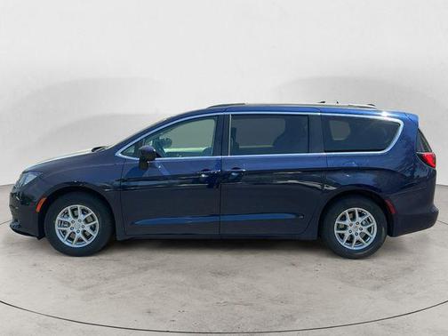 Jazz Blue Pearlcoat 2020 Chrysler Voyager LX