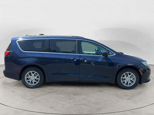 Jazz Blue Pearlcoat 2020 Chrysler Voyager LX