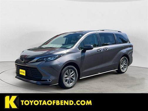 2022 Toyota Sienna XLE 8 Passenger