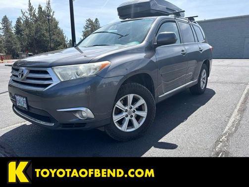 Magnetic Gray Metallic 2012 Toyota Highlander SE