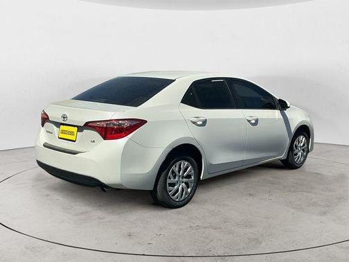 Blizzard Pearl 2019 Toyota Corolla LE