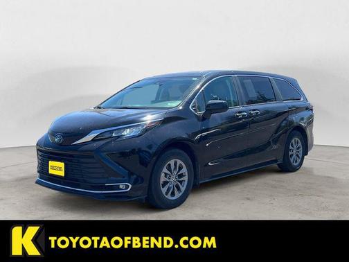 Midnight Black Metallic 2023 Toyota Sienna XLE