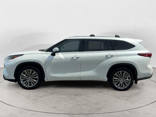 Wind Chill Pearl 2022 Toyota Highlander Platinum