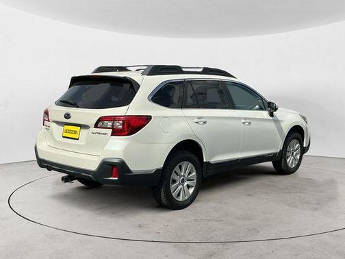 Crystal White Pearl 2019 Subaru Outback 2.5i Premium
