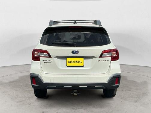Crystal White Pearl 2019 Subaru Outback 2.5i Premium