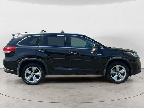 Midnight Black Metallic 2017 Toyota Highlander Hybrid Limited
