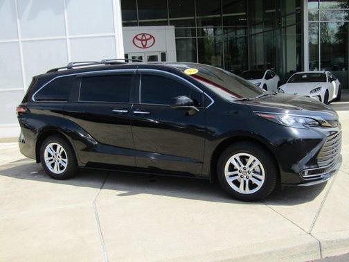 2022 Toyota Sienna XLE