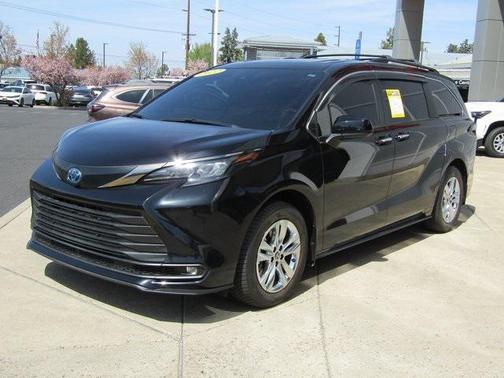 2022 Toyota Sienna XLE