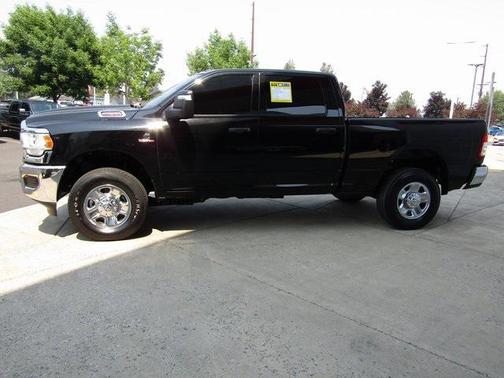 2023 RAM 2500 Tradesman Crew Cab 4x4 6'4' Box