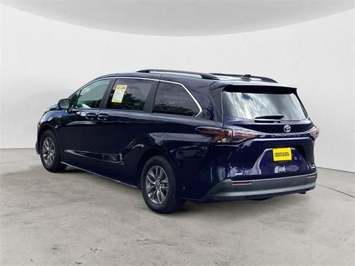 2024 Toyota Sienna LE