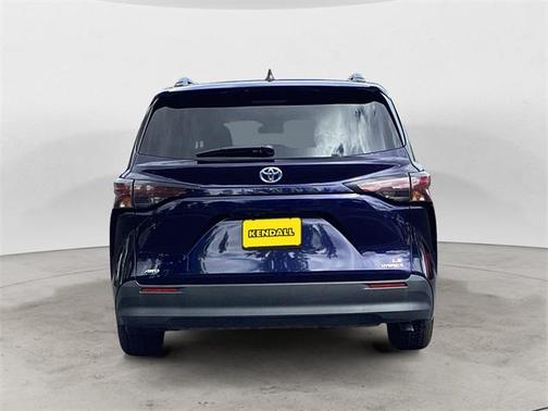 2024 Toyota Sienna LE