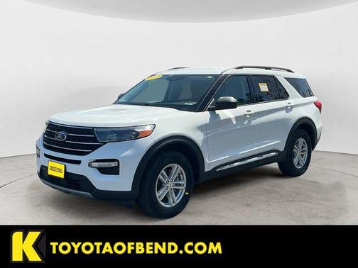 Oxford White 2023 Ford Explorer XLT