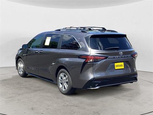 2022 Toyota Sienna XSE 7 Passenger