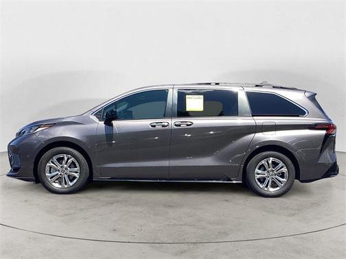 2022 Toyota Sienna XSE 7 Passenger