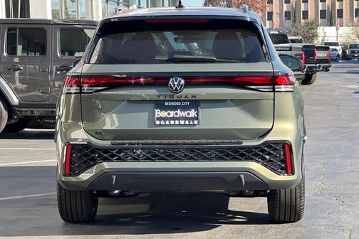 2026 Volkswagen Tiguan 2.0T SE R-Line Black