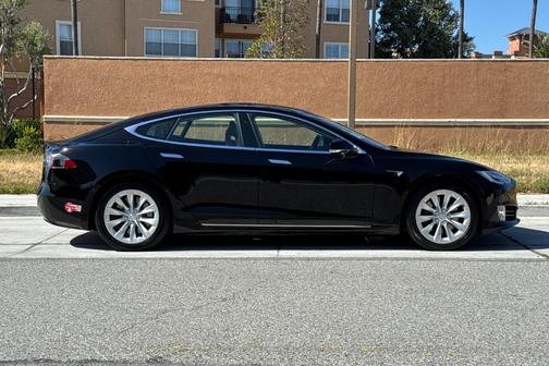 2017 Tesla Model S 90D