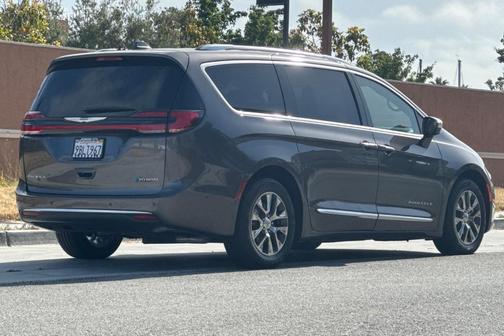 2022 Chrysler Pacifica Hybrid Pinnacle