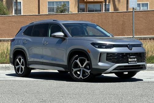 Pyrite 2026 Volkswagen Tiguan 2.0T SE