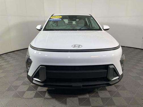 2025 Hyundai KONA SE