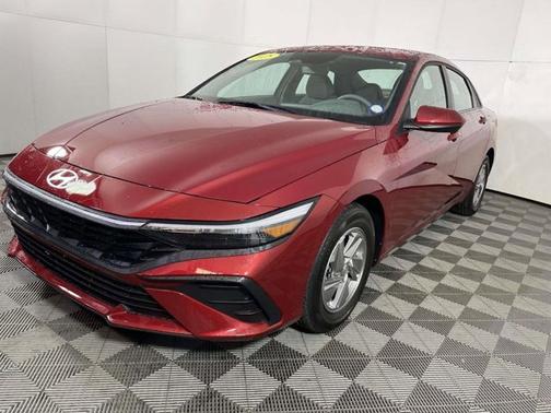 2025 Hyundai ELANTRA SE